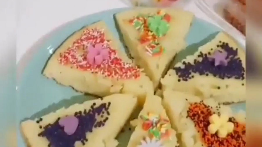 طرز تهیه کیک  با 8 قاشق آرد بدون فر و همزن