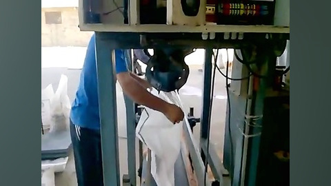 دستگاه کیسه پر کن با استفاده از پی ال سی و اچ ام آی LS رفع غبغب