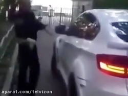 وقتی راننده BMW از ماشین پایین نمیاد و پلیس میخواد شیشه را بشکنه