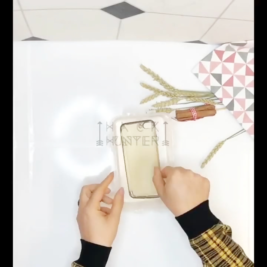 تست ترفند تمیز کردن قاب گوشی