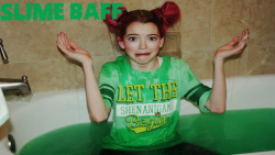 چالش اسلایم در وان حمام