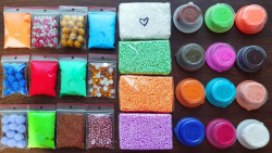 مخلوط کردن اسلایمهای رنگی و کر...