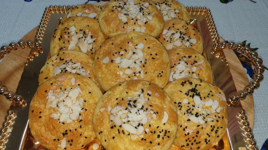 تهیه کلوچه شیر زردچوبه با آرد ذرت خیلی خوشمزه، ترد و آسان