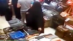 خانم محترم کیف و گوشی دزد