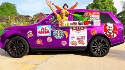 مکس و کتی با پدرشان در یک کافه...