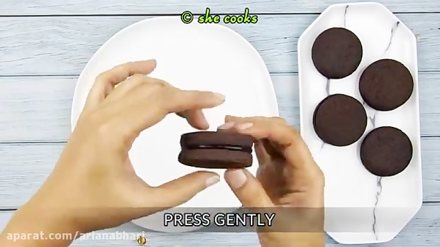 طرز تهیه بیسکویت شکلات کافه ای در خانه