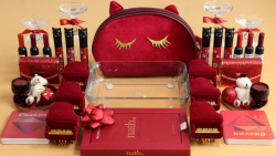 مخلوط لوازم ارایشی و اکلیل و ا...