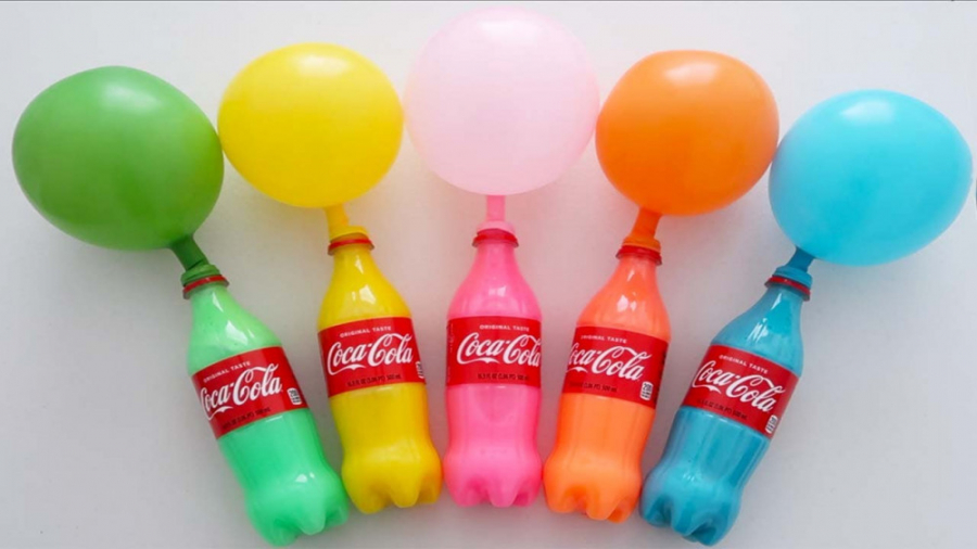 مخلوط اسلایمهای رنگی در بطری ن...