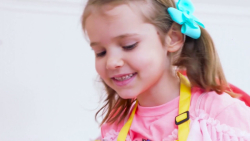 کیتی و سالن آرایش او