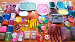 مخلوط کردن مجموعه ای از اسلایم...