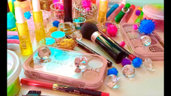 مخلوط لوازم میکاپ و اسلایم