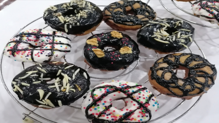 طرز تهیه دونات خانگی به همراه تزیین