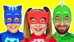 ساشا با یک ماشین اسباب بازی جد...