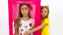 استیسی عروسک های جدیدی را در ف...