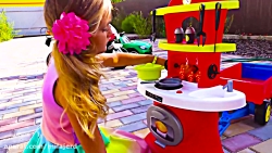ساشا با آشپزخانه زیبا بازی میک...