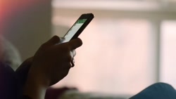 عادت اشتباه استفاده از تلفن هم...