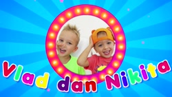 ولاد با حیوانات خانگی بازی میک...