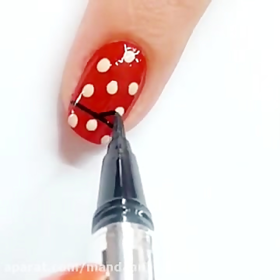 طراحی میکی موسی با خلال دندون و خط چشم :O