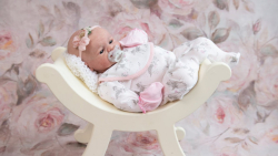 نوزاد عروسکی دختر