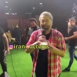 آواز خواندن غمگین مهرداد میناو...