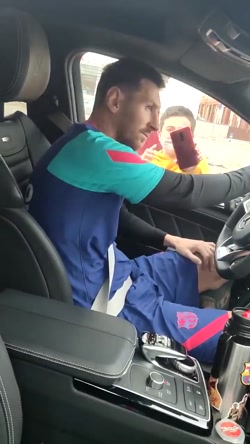 چسبیدن موبایل‌ها به شیشه ماشین...