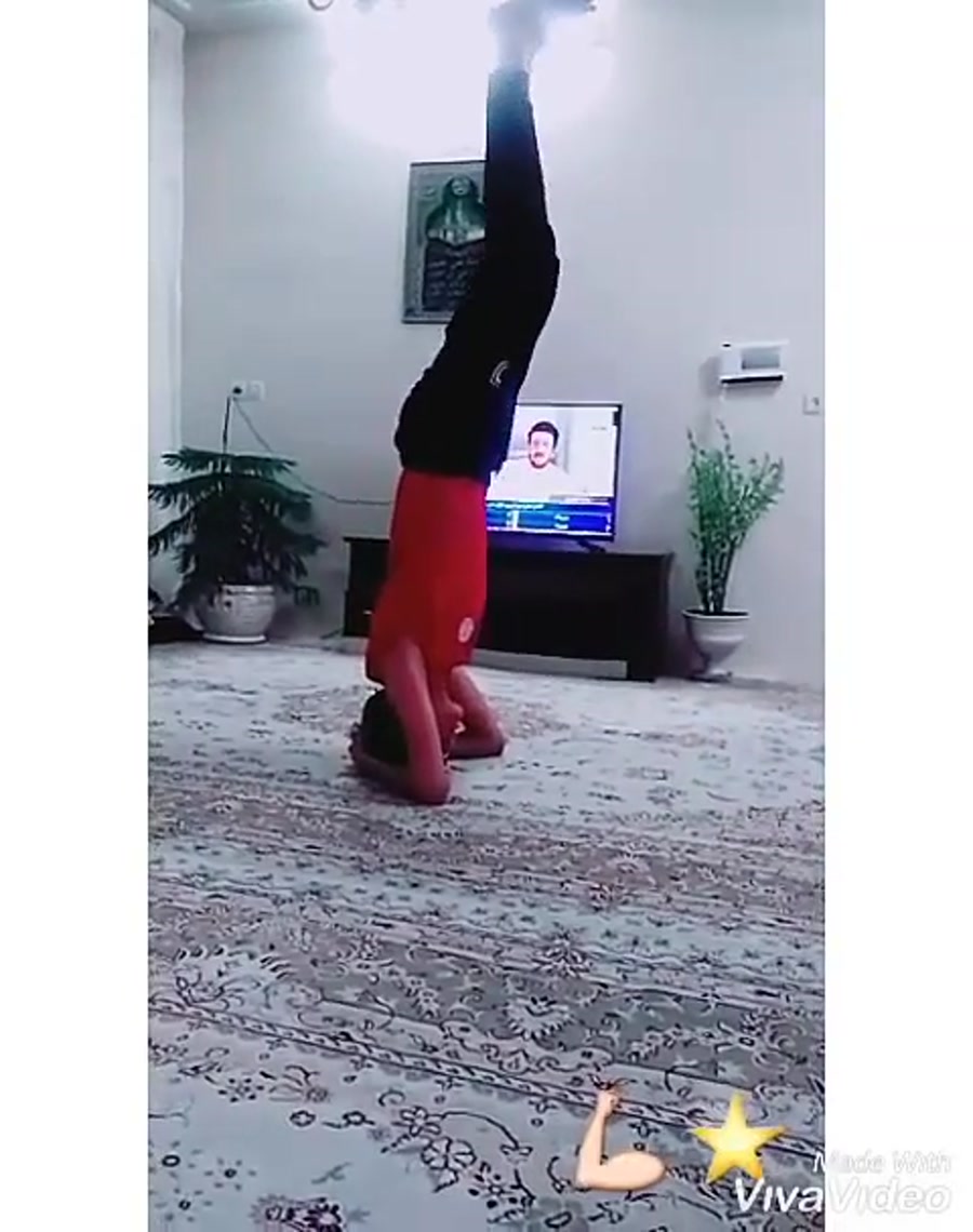 ایستادن روی سر یوگا امیر