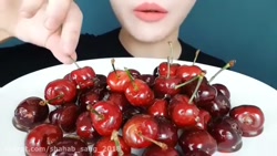 چالش خوردن خوراکی گیلاس