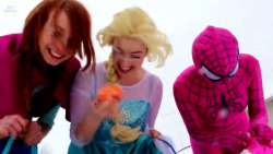 نمایش السا و انا و اسپایدرگرل...