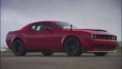 Dodge Challenger Demon در مقابل Porsche 911 Turbo S