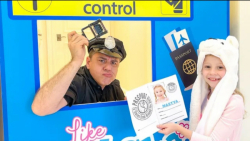 ناستیا در حال مطالعه قوانین رف...