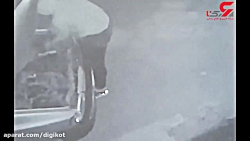 لحظه سرقت سه سوته باتری ماشین...