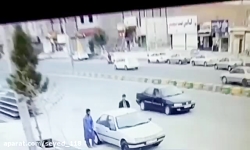 صحنه ای ناراحت کننده از سرقت پژو 405 در زاهدان، زن بیچاره غافلگیرش شد :(