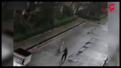پشت پرده تیراندازی خونین پلیس در کرج   فیلم گفتگو با مرد قمه کش