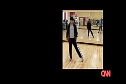 اموزش رقص مایکل جکسون مثل خودش...