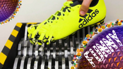 چرخ کردن کفش ورزشی - خرد و ریز...