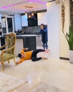 خنده دار بود