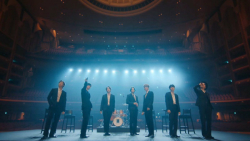 اجرای آهنگ Dynamite از بی تی ا...