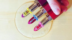 مخلوط رژ و لوازم میکاپ در اسلا...