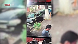 لحظه قاپیدن تلفن همراه توسط سا...