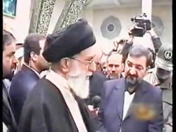 امام خامنه ای کنار تابوت شهید احمد کاظمی