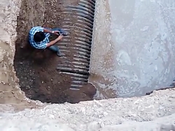 ریزش دیوار گود بر اثر نشت آب