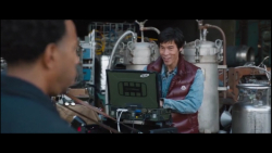 دانلود فیلم زنی پشت پنجره با د...