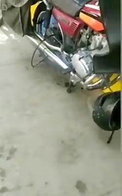 موتوری که قفلهایی زده که هیچ د...