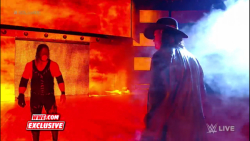 لحظاتی پس از کین و اندرتیکر در...