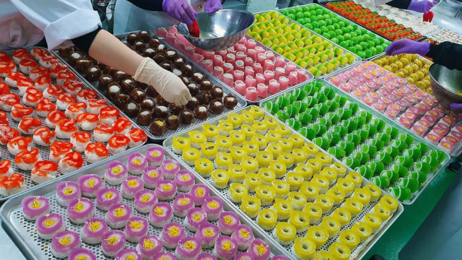 شیرینی های خانگی ژاپنی در کارخانه شیرینی سازی