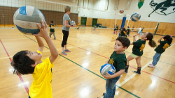آموزش والیبال | والیبال به کودکان | ورزش ( حرکت و دریافت توپ )