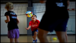 آموزش والیبال به کودکان|آموزش حرکات ورزشی|والیبال ( سرویس و آبشار )