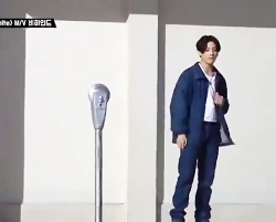 بخشی از پشت صحنه موزیک ویدیو د...