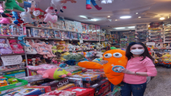 ولاگ خرید اسباب بازی ( انتخاب کادوی نسیم )