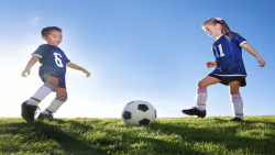 آموزش فوتبال به کودکان|تکنیک فوتبال|فوتبال(شوت کردن توپ در حین دویدن)